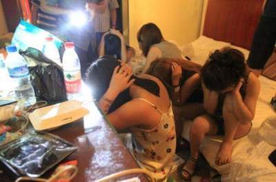 足浴店違法經(jīng)營被查處 四名男子接受特殊服務(wù)當(dāng)場被抓